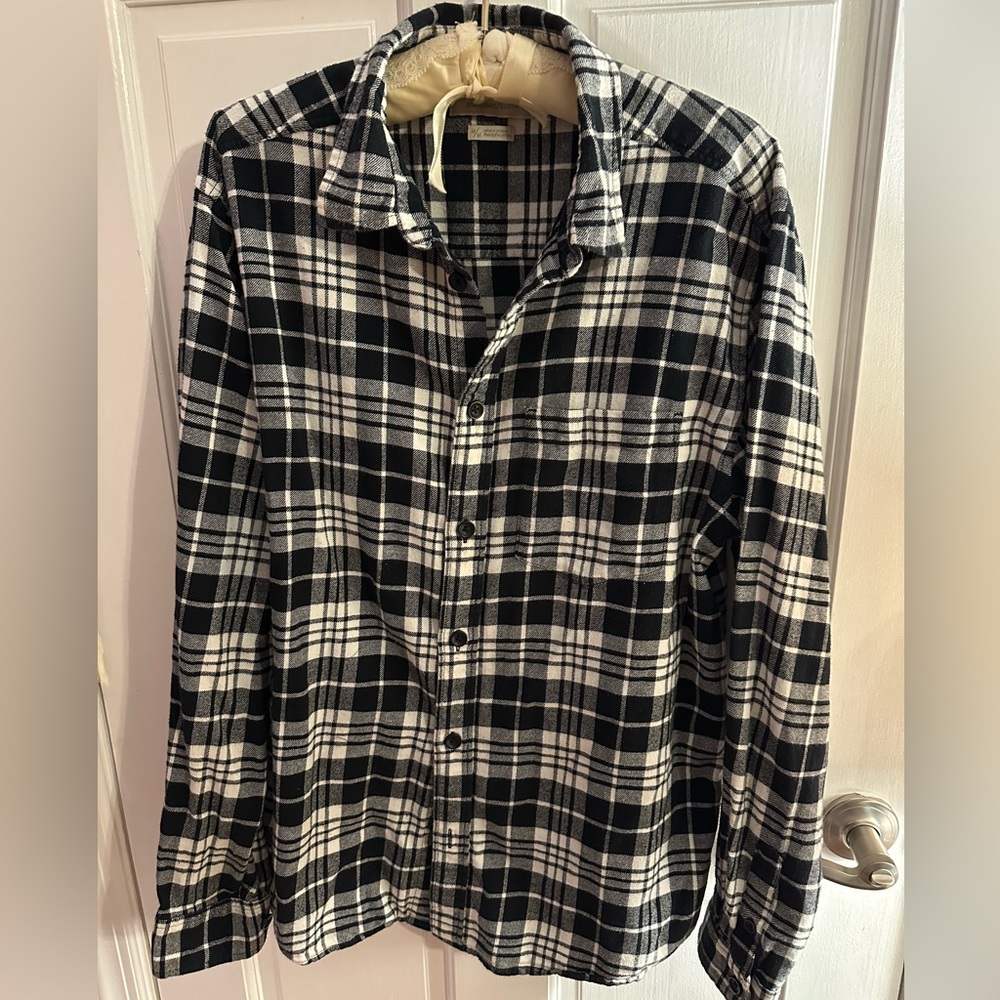 Urban Outfitters Men’s Standard Cloth Flannel Collar Shirt Black Plaid